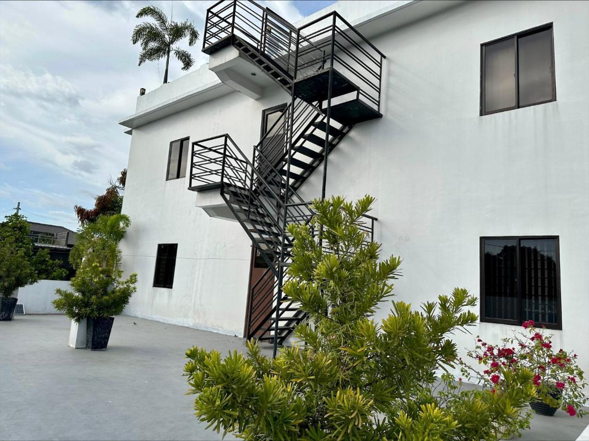 Gia'S Place San Mateo Exterior photo